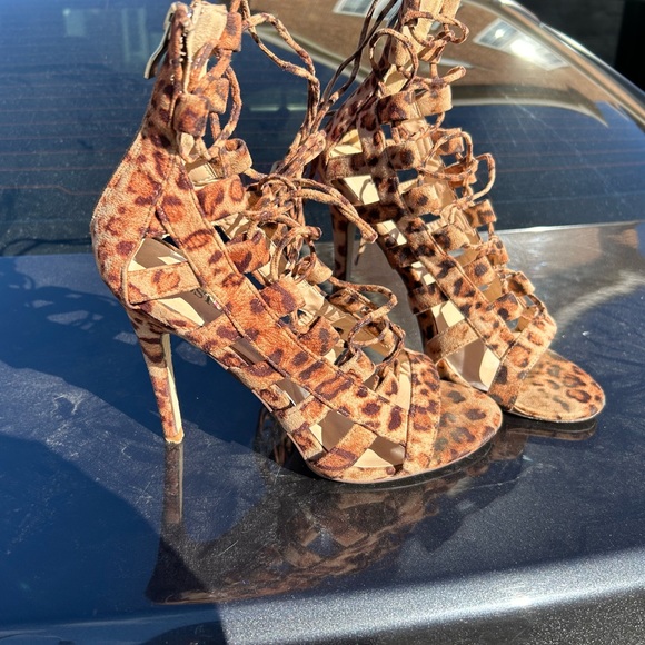JUST FAB | CHEETAH PRINT | STRAP SANDAL HEEL - Picture 4 of 8